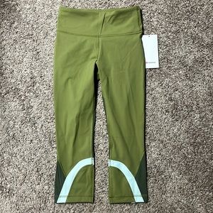 NWT Lululemon Size 6 Throwback Inspire HR Crop 21”